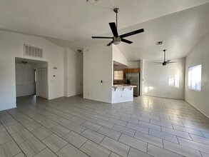 8301 Boseck Dr in Las Vegas, NV - Building Photo - Building Photo