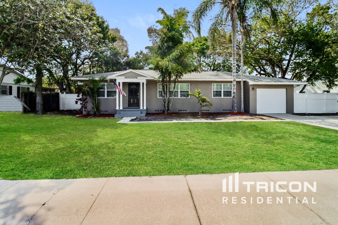 412 Richards Ave in Clearwater, FL - Building Photo