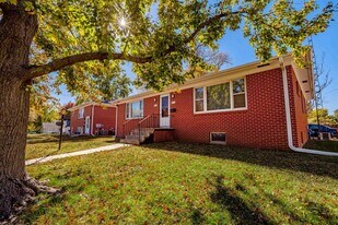 375 S 44th St in Lincoln, NE - Building Photo