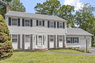 34 Hall Rd in Stoneham, MA - Building Photo - Building Photo