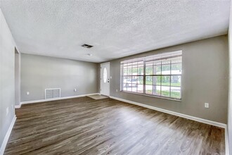 7750 Cayuga Dr in New Port Richey, FL - Building Photo - Building Photo