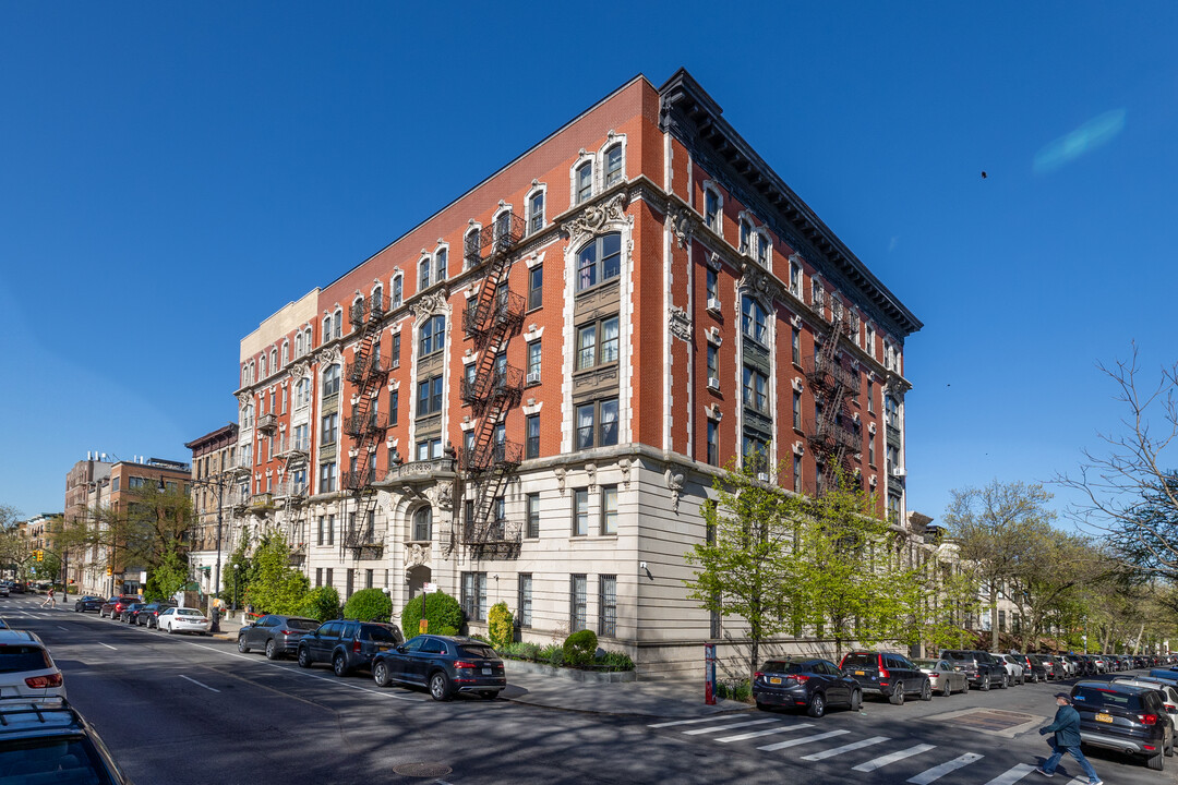 133 Prospect Park W in Brooklyn, NY - Building Photo