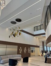 5105 Hurontario St in Mississauga, ON - Building Photo - Building Photo