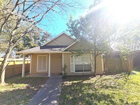 409 Commerce St in Tomball, TX - Building Photo