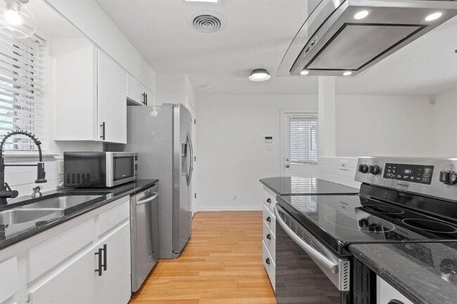 2407 Southland Dr in Austin, TX - Building Photo - Building Photo