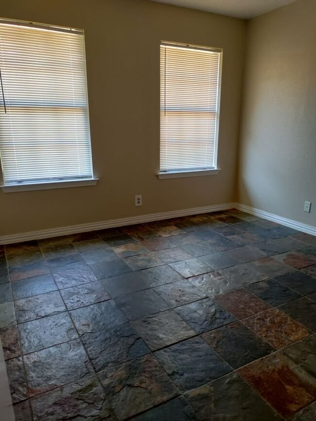 3037 Oakshire St in Denton, TX - Building Photo - Building Photo