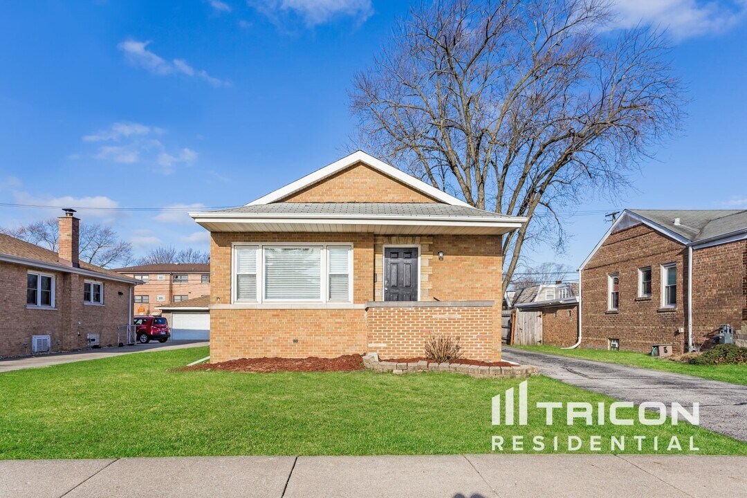9210 S Troy Ave in Evergreen Park, IL - Foto de edificio