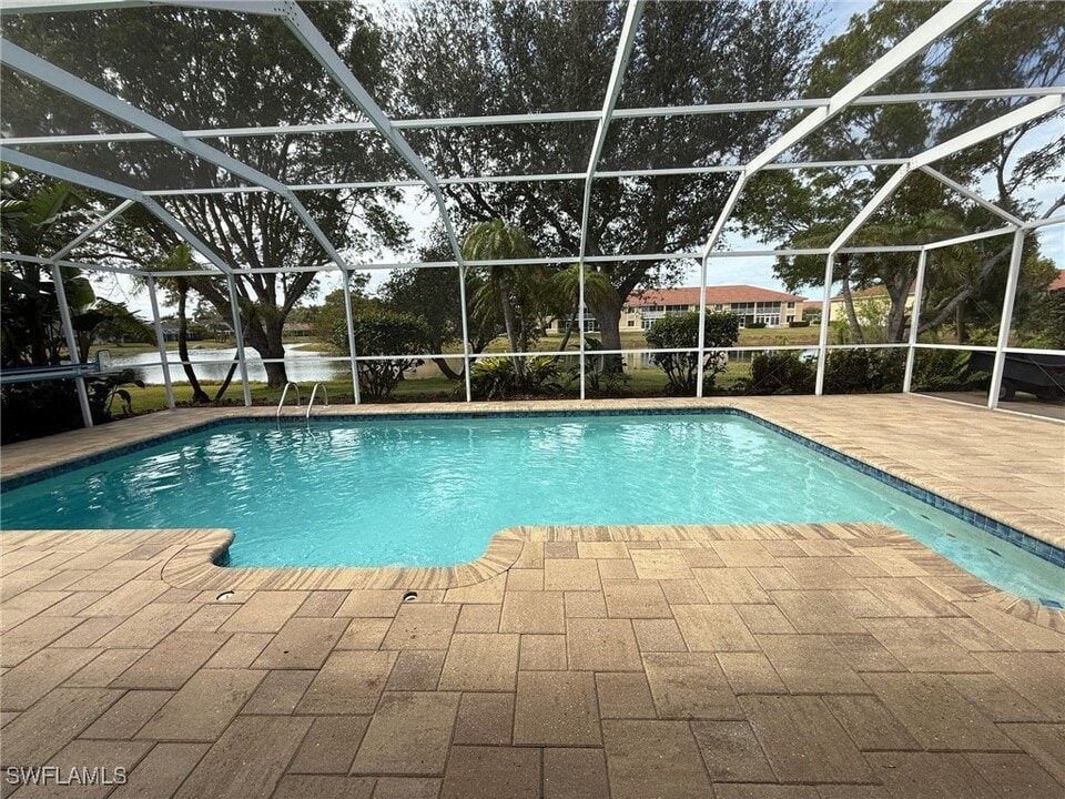 145 Plantation Cir in Naples, FL - Building Photo