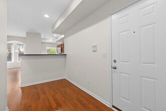 7717 N Marshfield Ave, Unit 1 in Chicago, IL - Building Photo - Building Photo