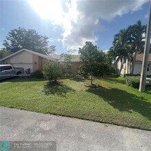 8105 Nutmeg Way in Tamarac, FL - Building Photo - Building Photo