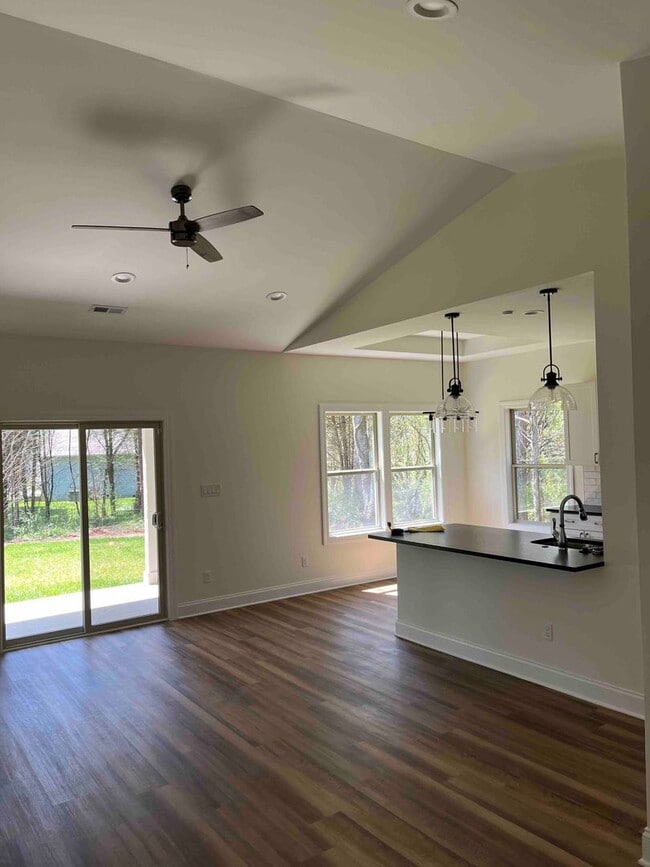 137 Tsuhdatsi Way in Loudon, TN - Building Photo - Building Photo