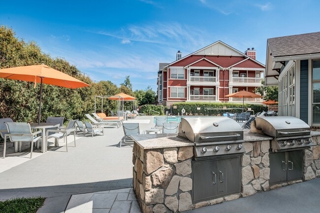 Drexel at Oakley in Cincinnati, OH - Building Photo - Building Photo