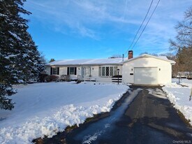 2 Scism Cir in Red Hook, NY - Building Photo