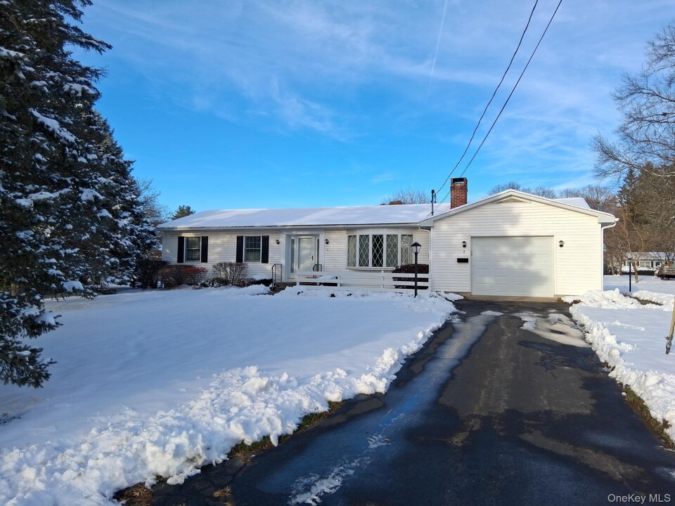 2 Scism Cir in Red Hook, NY - Building Photo