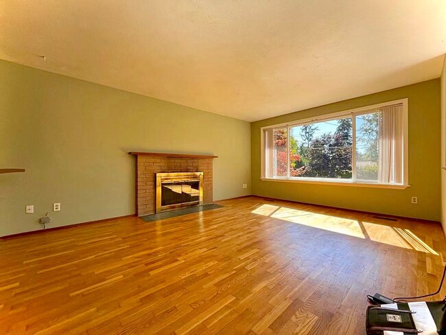 9416 NE 121st Pl in Kirkland, WA - Building Photo - Building Photo