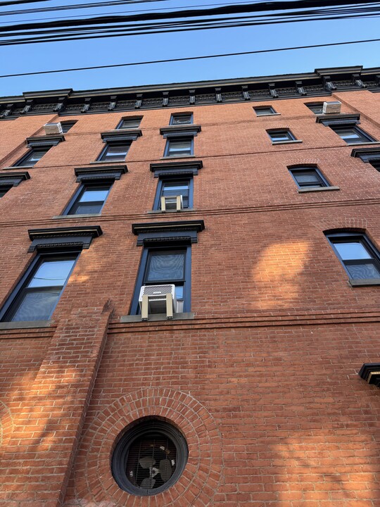 205 3rd St, Unit 7 in Hoboken, NJ - Foto de edificio