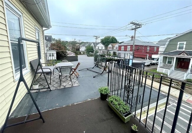 123 Winthrop St in Medford, MA - Foto de edificio - Building Photo