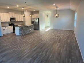 424 COSMOS LN in Jarrell, TX - Building Photo - Building Photo