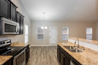 2521 Meadow Crossing Dr in Dallas, NC - Building Photo - Building Photo