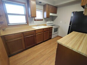 2319 Huffman Blvd in Rockford, IL - Building Photo - Building Photo