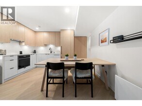 3260 Robinson Rd in North Vancouver, BC - Building Photo - Building Photo