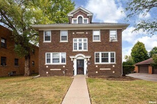 318 W Columbia Ave in Davenport, IA - Building Photo