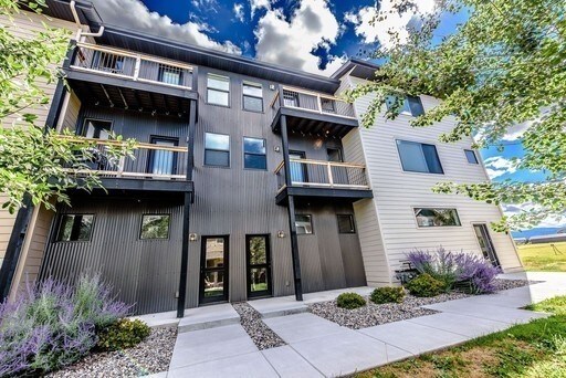 3269 N 27th Ave in Bozeman, MT - Foto de edificio