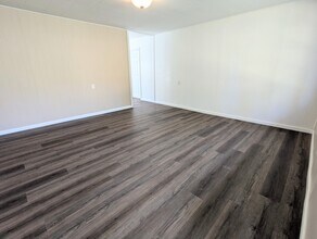 417 Woodlyn Rd in Johnson City, TN - Foto de edificio - Building Photo