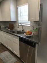 1820 Pine Village Dr in Houston, TX - Building Photo - Building Photo