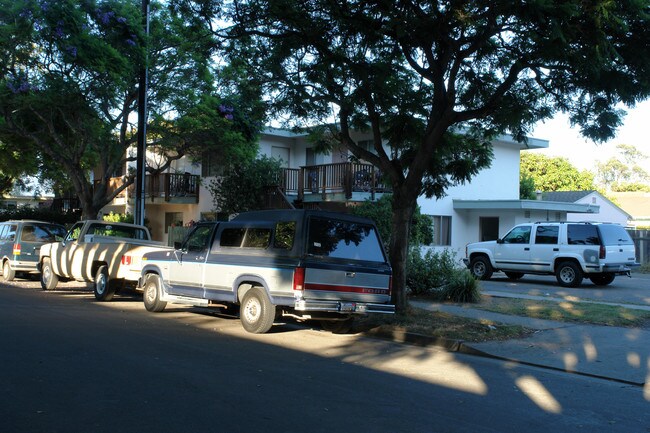 1135 San Andres St in Santa Barbara, CA - Foto de edificio - Building Photo