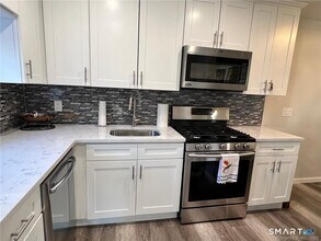 47 Olcott Way in Ridgefield, CT - Building Photo - Building Photo