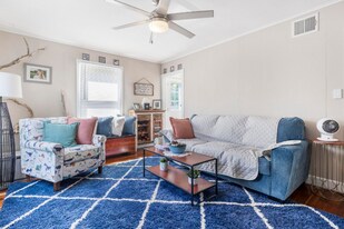 91-93-93 Philbrick Ave in Kittery, ME - Building Photo