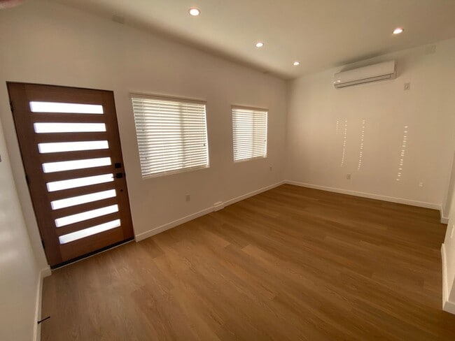 4913 Kester Ave in Los Angeles, CA - Building Photo - Building Photo