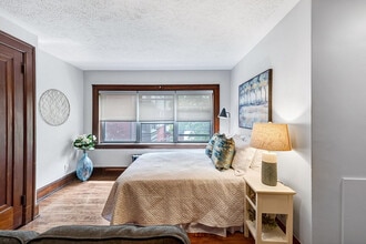 Kent Manor in Chatham, ON - Building Photo - Building Photo