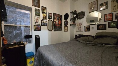 1523 N Campbell Ave, Unit 1F in Chicago, IL - Foto de edificio - Building Photo