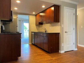 2575 Olde Hill Ct N in Columbus, OH - Building Photo - Building Photo