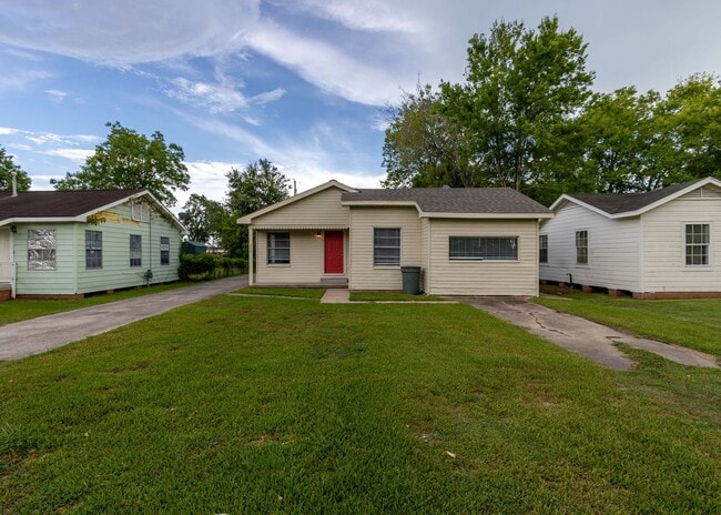 property at 660 Oregon Ave