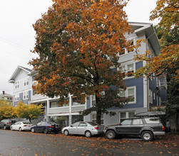 The Claire Apartments in Portland, OR - Building Photo - Building Photo