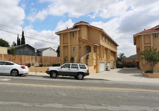 4102 Rosemont Ave in Montrose, CA - Foto de edificio - Building Photo