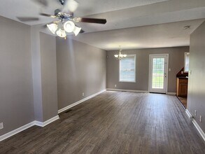 112 N Cavalcade Cir in Oak Grove, KY - Building Photo - Building Photo