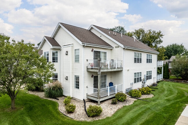 Hunter's Trail Condominiums in Sun Prairie, WI - Building Photo - Building Photo