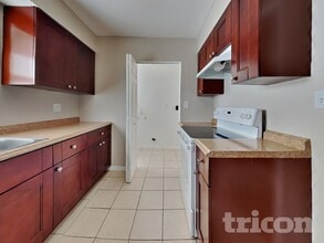 612 Yelvington Ave in Clearwater, FL - Foto de edificio - Building Photo