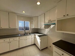 1110 W 92nd St in Los Angeles, CA - Building Photo - Building Photo