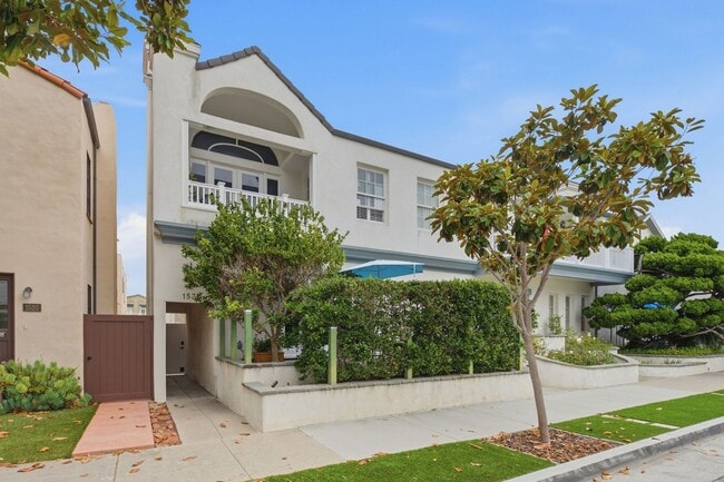 property at 1530 Miramar Dr