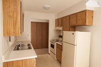 1551 Falcon Dr, Unit 201 in Fairmont, MN - Foto de edificio - Building Photo