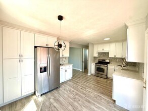 35 Fiat Ave in Woodbridge Township, NJ - Building Photo - Building Photo