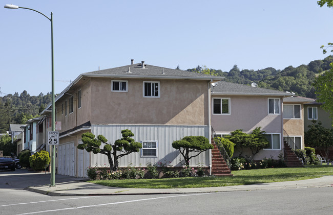 1 Marlow Dr in Oakland, CA - Building Photo - Building Photo