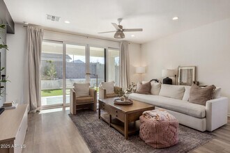 35212 N Magnette Way in San Tan Valley, AZ - Building Photo - Building Photo