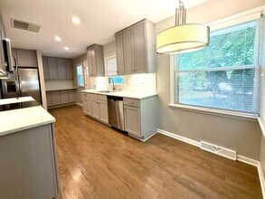 5663 N Consaul Pl in Whitefish Bay, WI - Building Photo - Building Photo