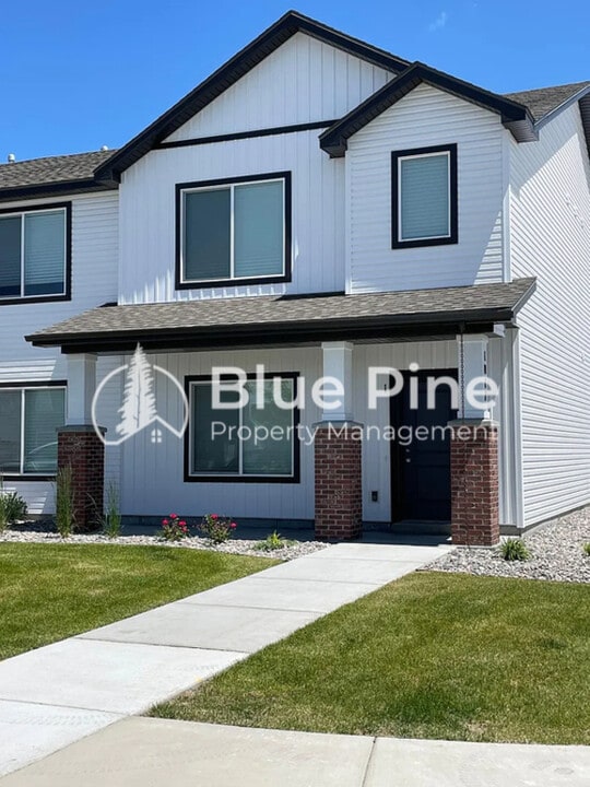 1089 Jaylee Dr in Rigby, ID - Building Photo